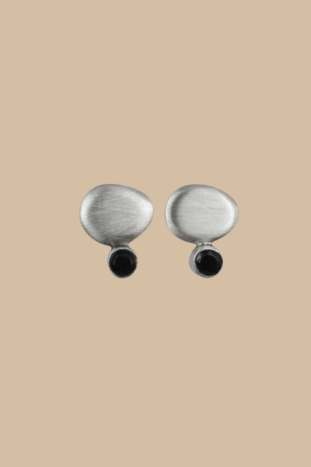 Silver Pebble Disc Stud With Onyx